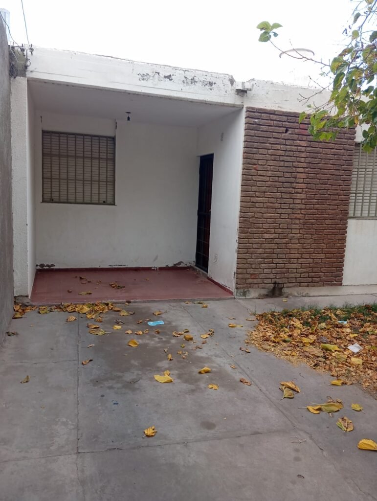 Casa en Alquiler – B. Municipal